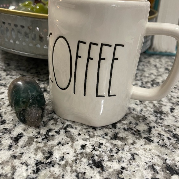 Small Crystal Skulls - Picture 6 of 8